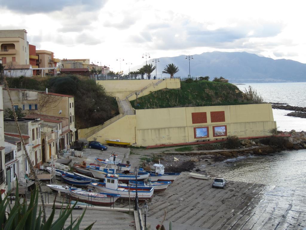 Casa Vacanze Daisy Trappeto  Luaran gambar