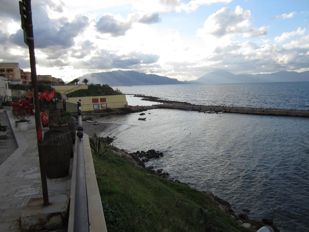Casa Vacanze Daisy Trappeto  Luaran gambar