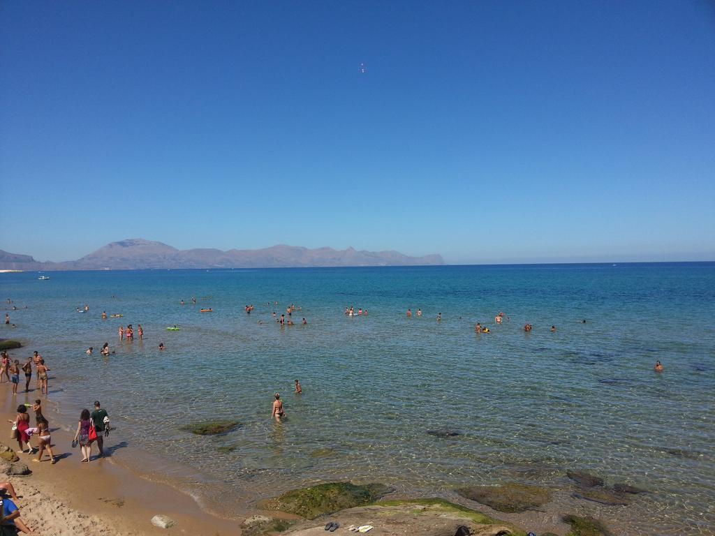 Casa Vacanze Daisy Trappeto  Luaran gambar